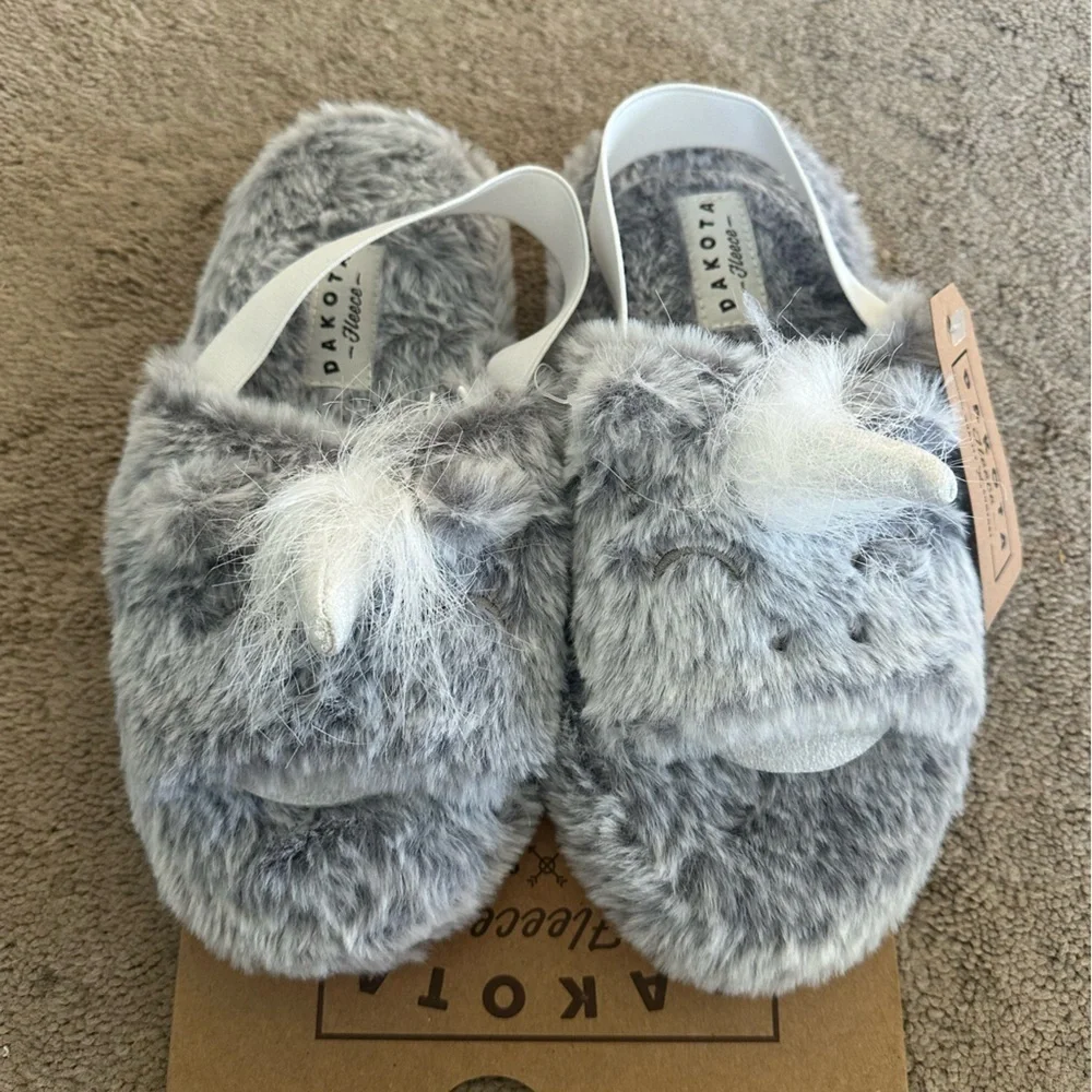 Girls unicorn slippers 2/3 youth nwt